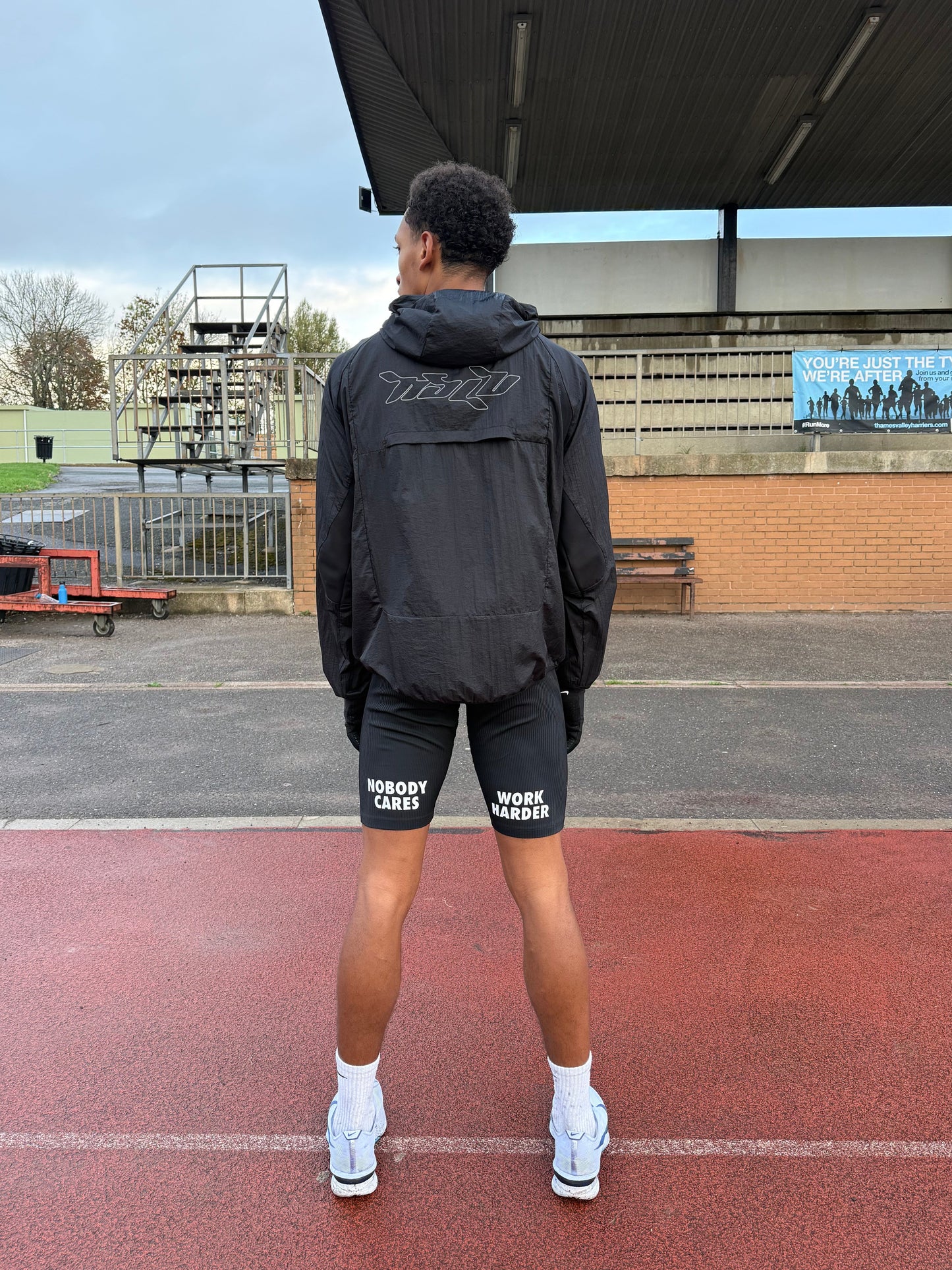 FORMA WINDBREAKER // BLK